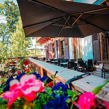 Camping Le Chalet Montegut Hebergements Insolites Coulandon