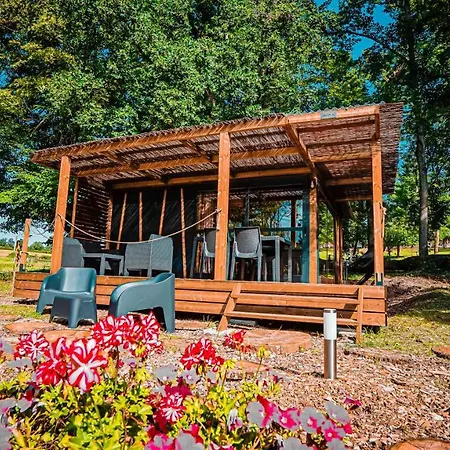 Camping Le Chalet Montegut Hebergements Insolites *